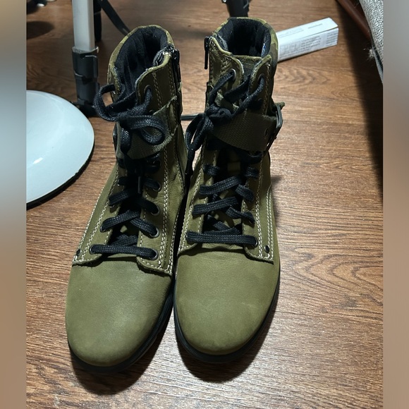 Dromedaris Olive Green Combat Boots - Picture 2 of 11